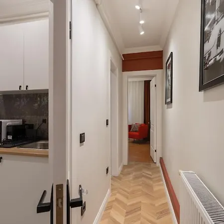 Charming Garden - Near Nisantasi - 1br Apartamento