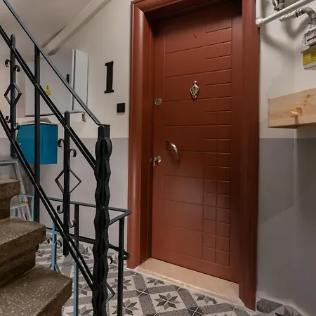 Charming Garden - Near Nisantasi - 1br