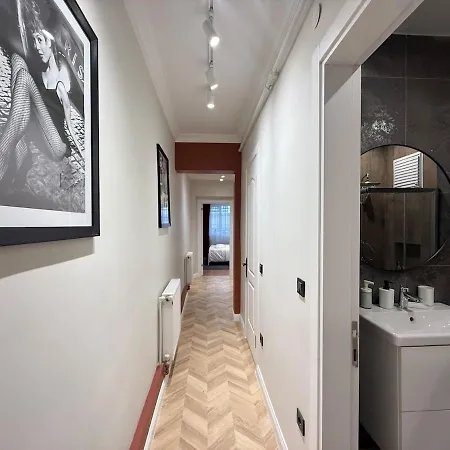 Charming Garden - Near Nisantasi - 1br