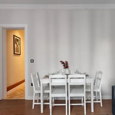 Charming Garden - Near Nisantasi - 1br Estambul